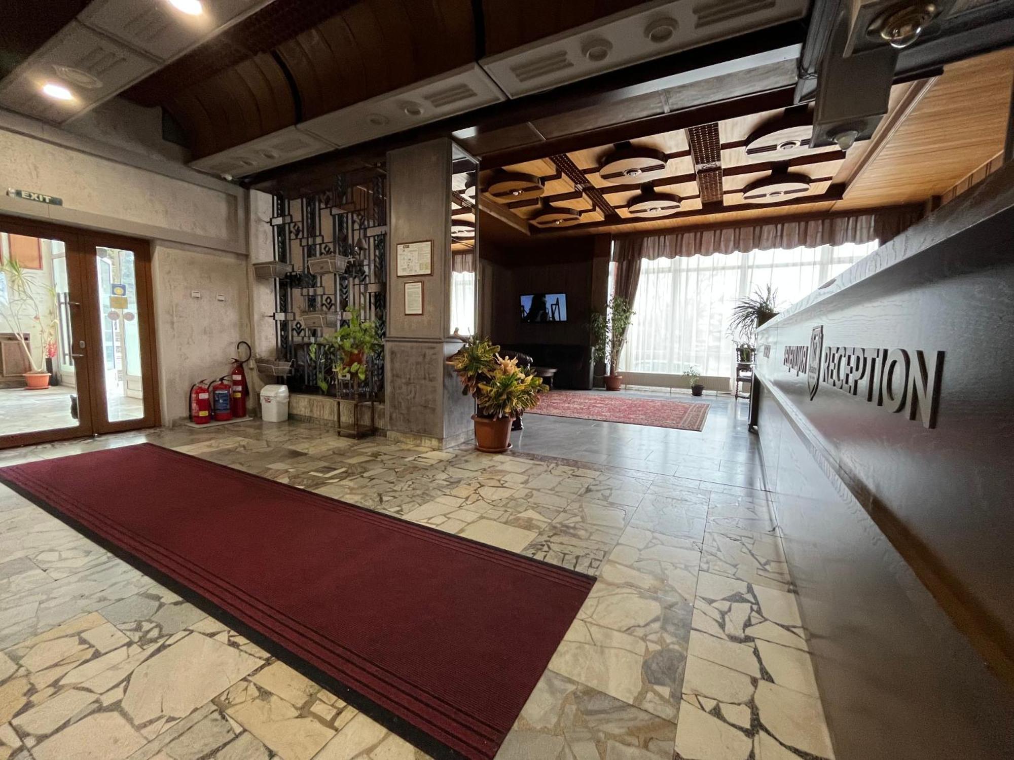 Park Hotel Ivailo Veliko Tarnovo Buitenkant foto