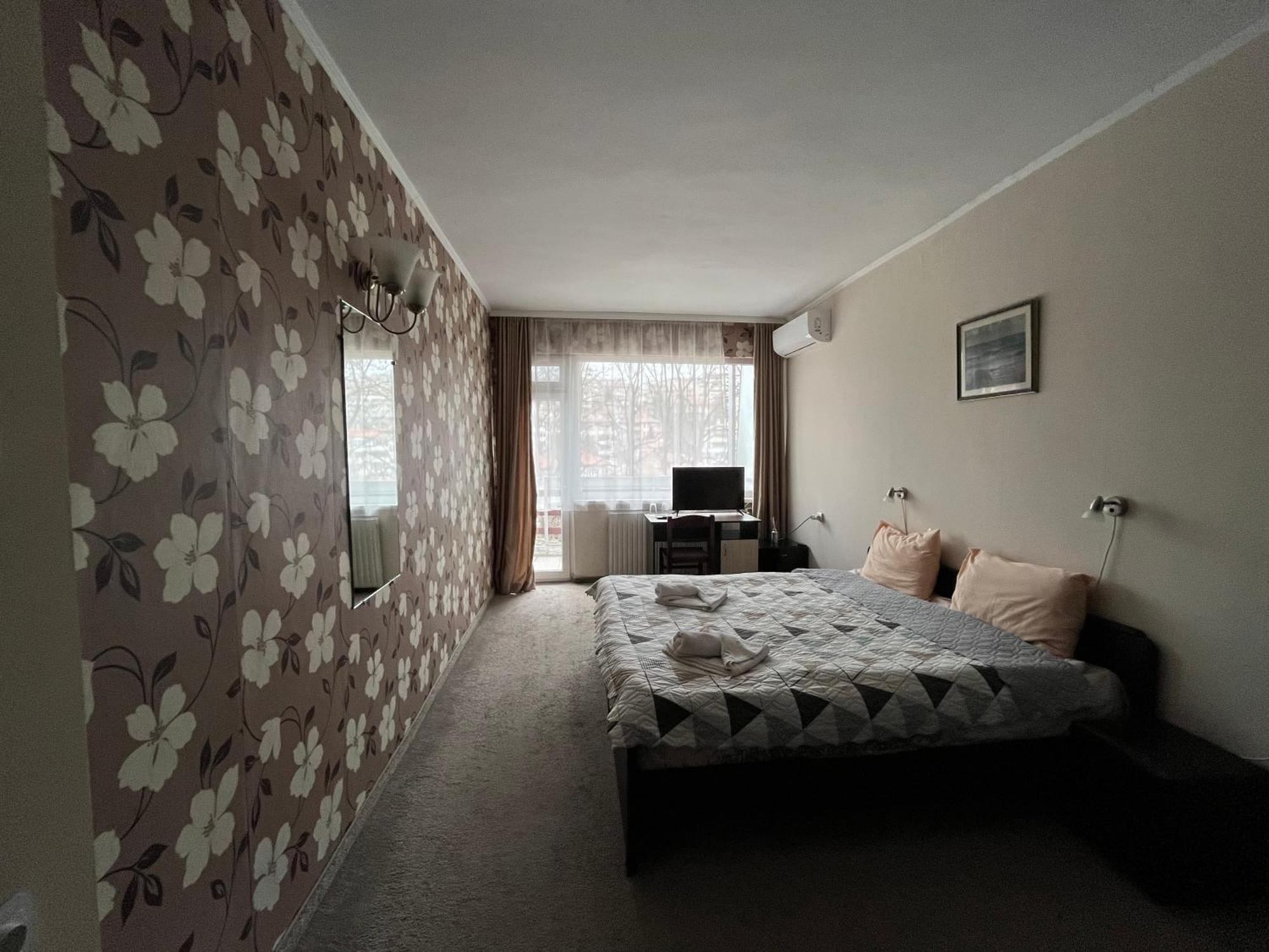 Park Hotel Ivailo Veliko Tarnovo Buitenkant foto